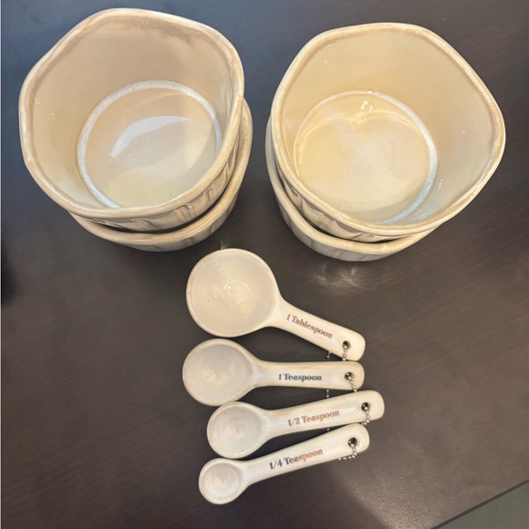 Cream Ceramic Measuring Cups and Spoons Set - Picture 2 of 3